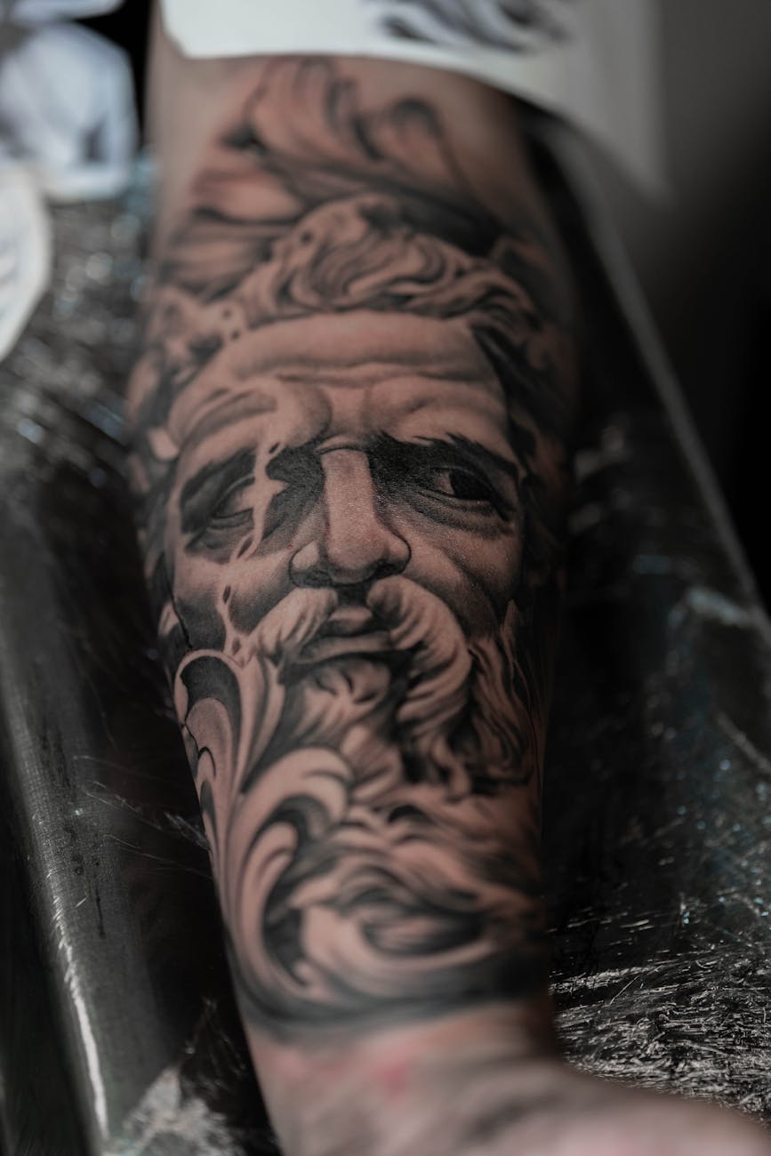 Realism Zeus Tattoo von Mara